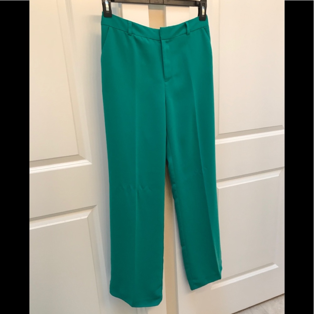 Wide-leg flowy, high-rise polyester pants.